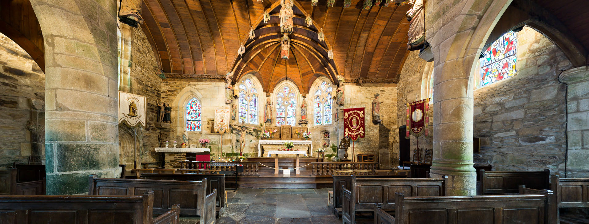 Visitez l'église de Loc Envel